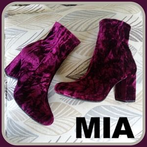 Mia 'Vickie' Velvet Booties 🆕️